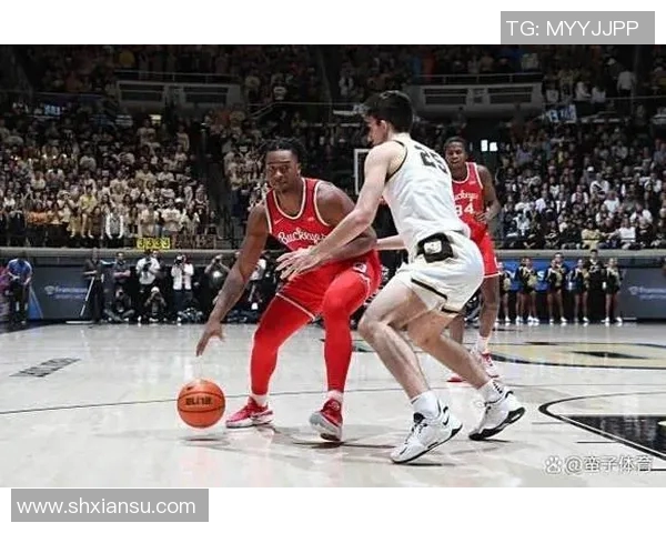 镜头捕捉：独行侠赛场小动作引发热议